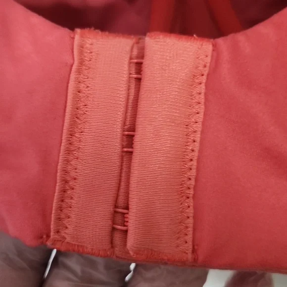 VICTORIA SECTRET Elegant Lace Coral Bra Size 40DDD. - Picture 6 of 11